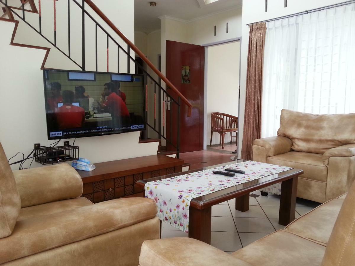 Villa 5Cemara Lembang Exterior photo